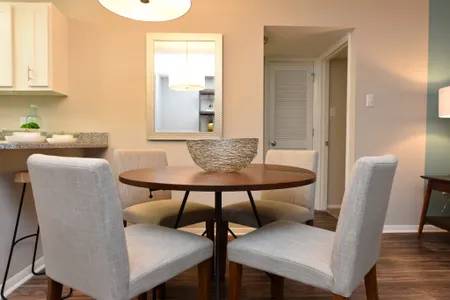 $1,659 / 3br - 1190ft2 - 3 bed, 2 bath with fireplace and $1000 Visa Card at move in! (knoxville)63815667576193122