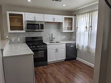 $1,250 / 2br - 980ft2 - Riverside – Charming Home with Finished Basement & Pet-Friendly Flexib64030485614081120
