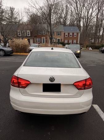 2013 Volkswagen Passat SE con techo solar y navegación [Excelente estado] - $8,00063616603378049122