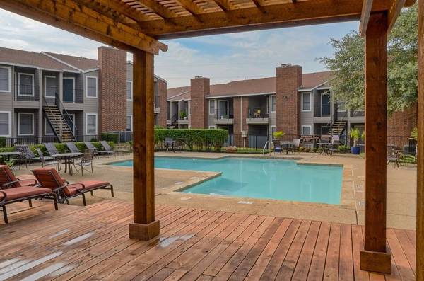 $1,581 / 2br - 1040ft2 - 3 Parks Within Minutes, On-Site Maintenance, Two Pools (595 S Old Orchard Ln, Lewisville, TX)63796326989441121