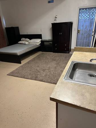 $900 / 1br - Big Large Room (oakland east)63868036736641122