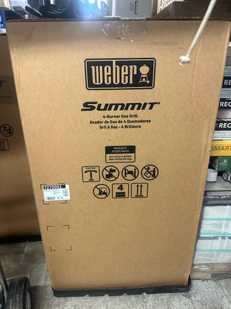 Weber Summit S-470 4-Burner Natural Gas Grill 1