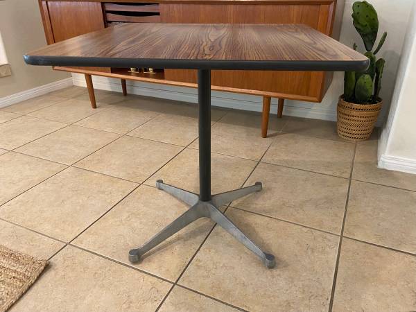 MCM 1970s Herman Miller square table 1