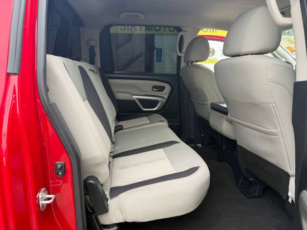 2021 Nissan Titan crew cab - Photo 15