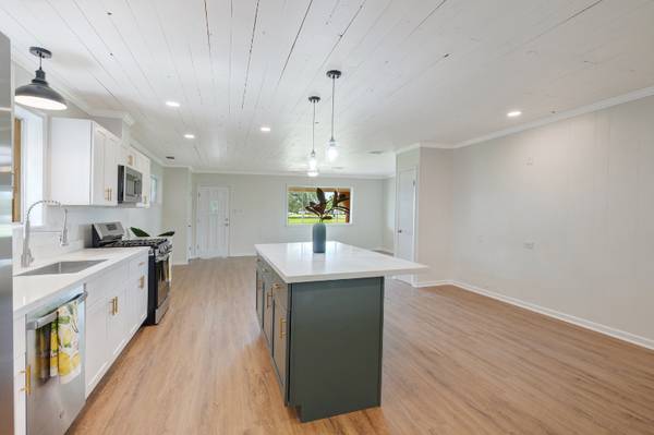 $1800.00 / 3br - 1900ft2 - Beautifully renovated & spacious 3 bd 2 bath 1900 sqft house63857515560323124