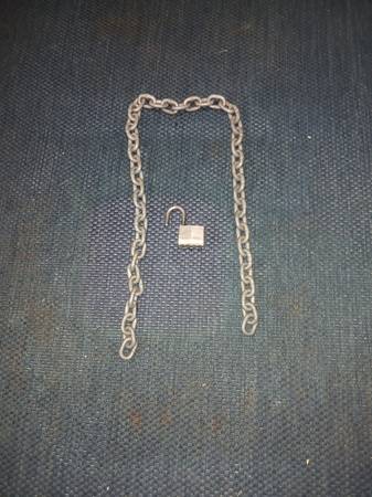 Heavy chain and master lock 1