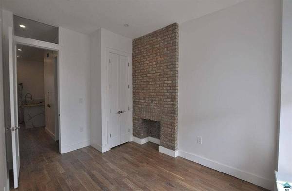 $860 Unfurnished Room In BEDFORD STUYVESANT! Avail. Nov 1! (Brooklyn)64033457356290122