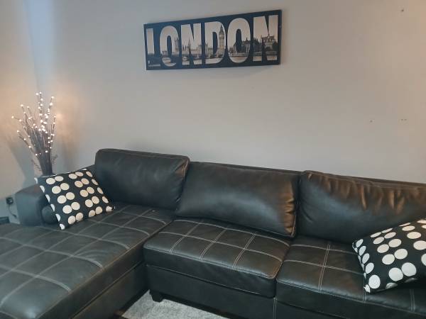 $800 / 1br - Furnished 1 Bedroom Lower Apt $800 (Maple Grove)64003959316097121