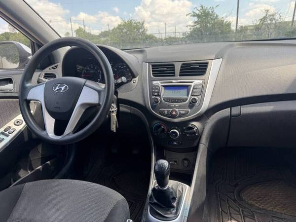 2012 Hyundai Accent - $2,99963439306358657121