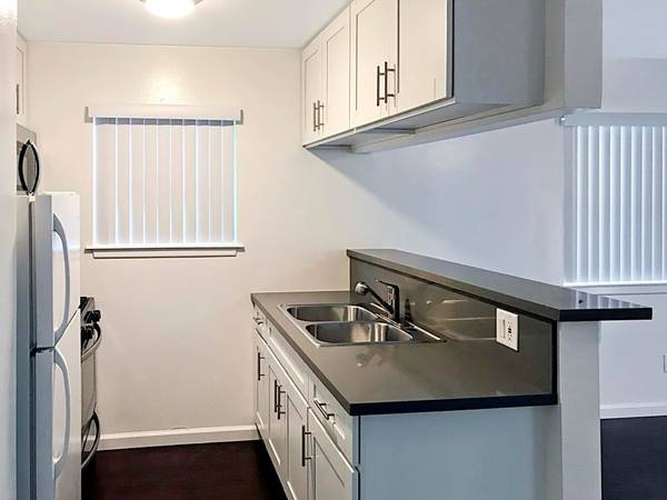 $1,895 / 500ft2 - One Last Studio Available on Ellendale Pl. - Move In Special (2711 Ellendale Pl, Los Angeles, CA)63774527763587123