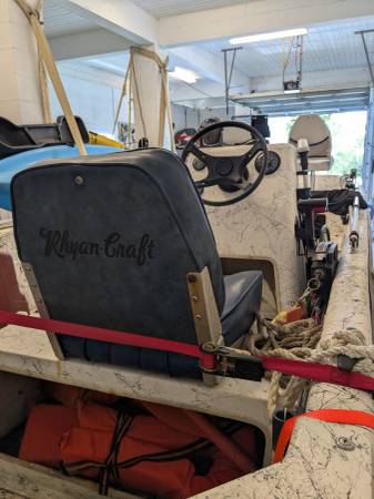 19 pies. Embarcación Carolina Skiff con motor Mariner de 90 caballos de fuerza - $12,000 (Crystal River, Florida)63438506873473122