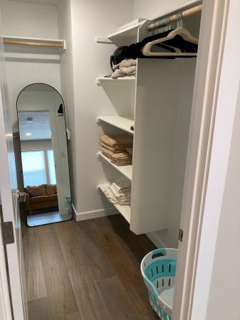 $1,490 / 1br - 308ft2 - Modern second-floor master bedroom with access to all common areas (Vancouver)63914853542402124