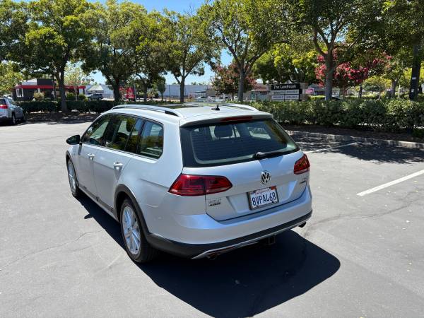 2017 Volkswagen Golf Alltrack AWD – Cuero – Techo solar – Cámara de reversa - $11,875 (Sacramento)63470759606401124