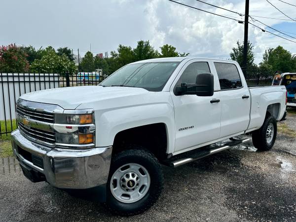 2015 CHEVROLET SILVERADO 2500HD V8 GAS 4X4 **LIMPIO** **CAJA CORTA** - $17,99563617007597315121