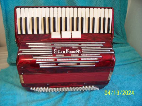 120 bass accordion  nice 1