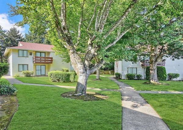 $1,545 / 2br - OPEN HOUSE WED. 12-1pm!+ $500 OFF - Passthrough Kitchen, Large Closets (Powell Butte)63914853963394124