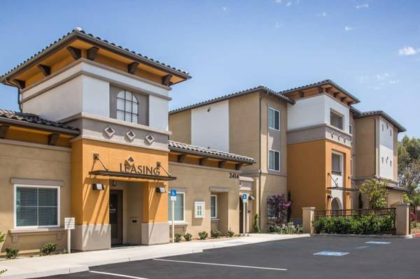 $2,665 / 1br - 775ft2 - App Kitchen Island, TV Lounge, App W/D, Garage (Escondido)63701686602499124