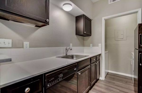 $1,095 / 1br - 611ft2 - Happiness awaits you! 1 bed, 1 bath, 611 sqft! (Dallas - Dallas Trekkers Walking Club)63936222105219124