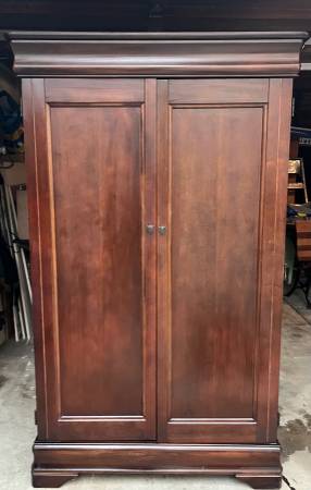 Beautiful mahogany entertainment center or storage cabinet 1