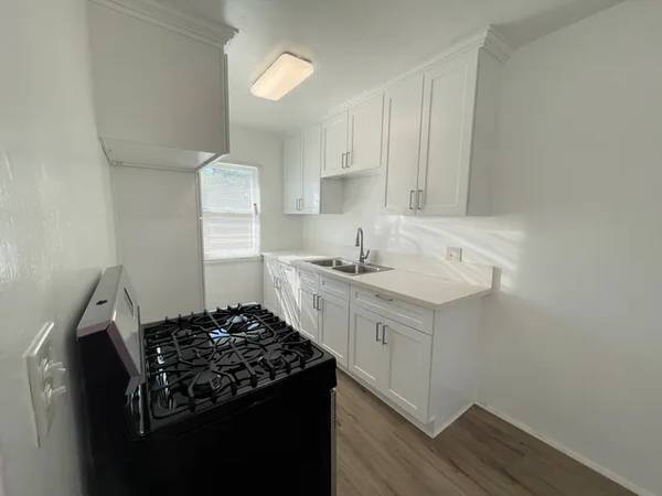 $1,030 / 1br - 400ft2 - Fully remodeled 400 sq ft guesthouse/studio (san jose downtown)64045195721857120