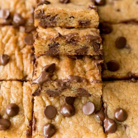 COUNTER HELP & BAKERS WANTED! 1