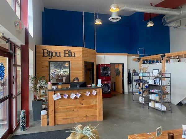 $3,000 / 2000ft2 - Retail/Service space just off Shelburne Road63969738352258121