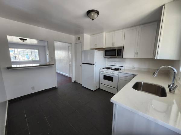 $2,724 / 2br - 900ft2 - Pet Friendly 2b/1b, newly renovated with W/D, D/W, & Parking (oakland north / temescal)64011484343554122