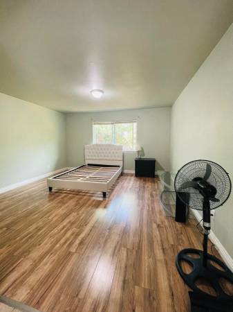 $1,250 / 1br - Private Big Studio for Rent Available (Encanto, Skyline)63841339169155124