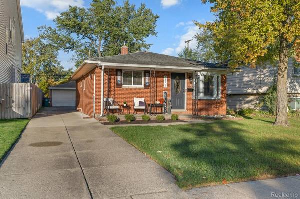 Do you have high expectations? Home in Berkley. 3 Beds, 1 Baths 1