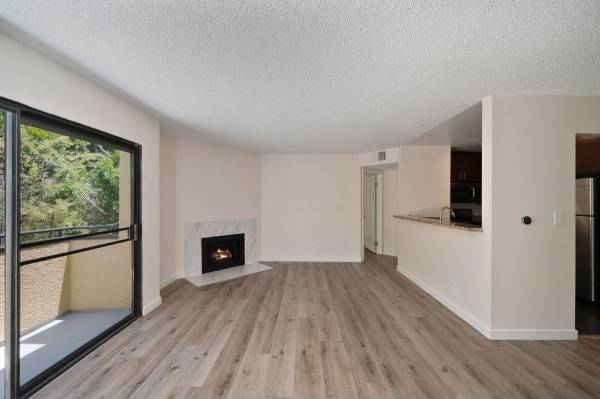 $3,650 / 2br - 950ft2 - Free Garage Parking, Granite or Quartz Countertops, High Ceilings* (West Hollywood)63840115275395121