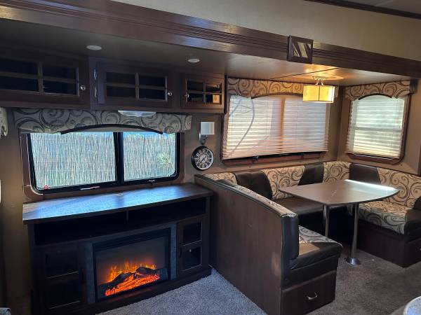 Fifth Wheel Denali by Dutchman 32' Wonderful Condition 262RLX- '15 1