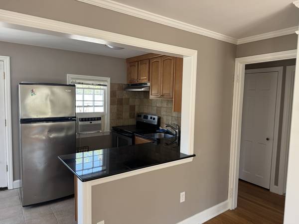 $2,700 / 3br - Beautiful 3-Bedroom, 2-Bath Apartment in the Heart of Spring Glen64010331512195123