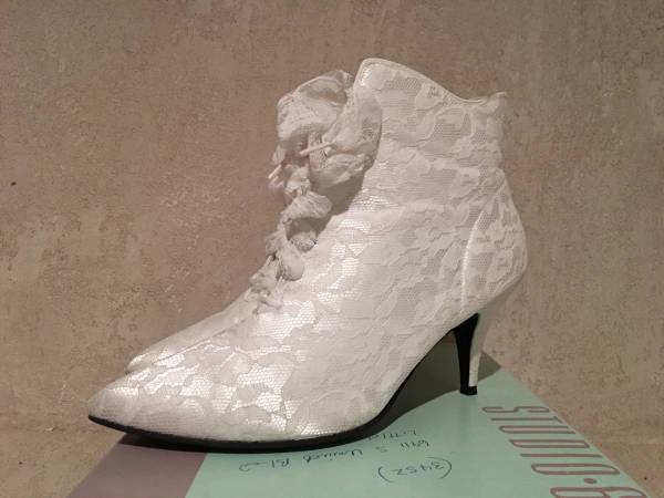 Studio 6 White Lace Ankle Boot, Size 10M 1