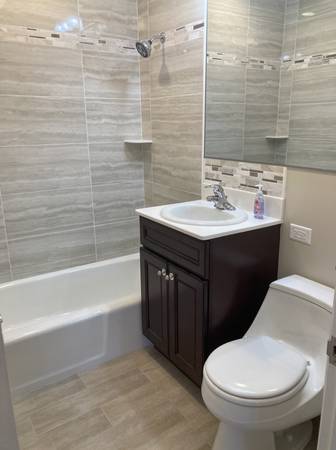 $2,000 / 2br - Downtown Arlington Heights 2bed/2bath- Fully Renovated!! (Arlington Heights)63918292761987124