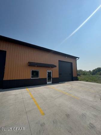 Large shop/office condo for sale or lease 1