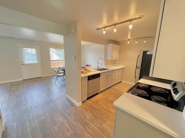 $2,881 / 2br - 1323ft2 - USB Outlets, Large Private Patios/Decks, No Pet Weight Limits (Puyallup/Sumner)63862176958467120