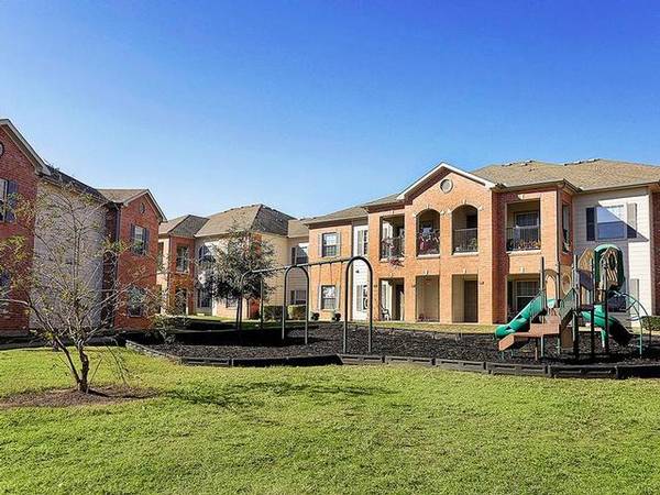 $1,469 / 2br - 992ft2 - Elevate Your Lifestyle: Spacious & Modern Homes Await (Spring)63924168390274121