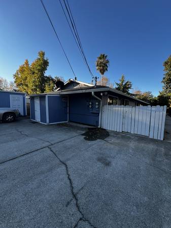 $1,195 / 2br - 2/1 Tri-plex (Red Bluff)63972383089026122
