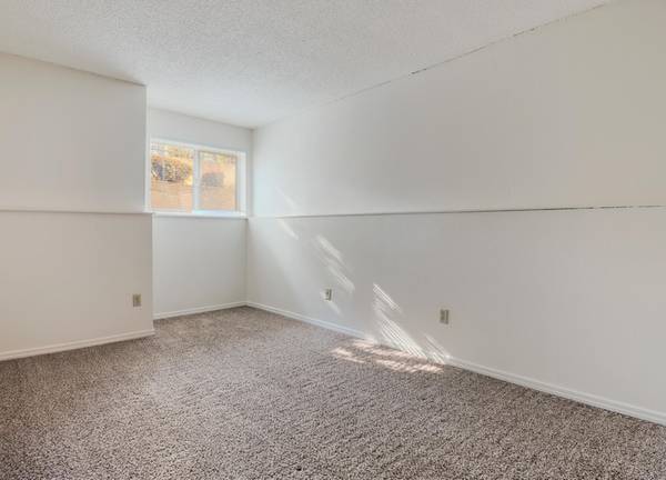 $1,450 / 2br - Central Tigard 2B! High-Speed Internet, Onsite Maintenance, Fireplace (Portland)63914738468227124