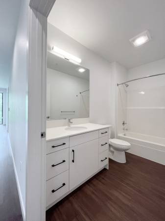 $3,445 / 2br - 907ft2 - ¡6 SEMANAS GRATIS! Amplio y tranquilo hogar de 2 habitaciones con balcón privado (U Village)63850640987009123