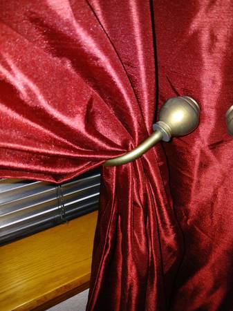 Many Curtains w/sheers and rods 1