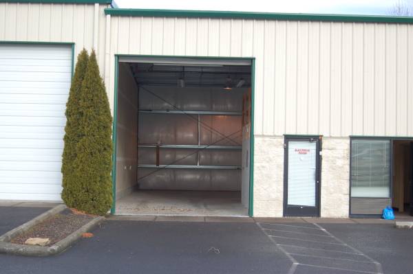 $1,795 / 1500ft2 - 1500 SQFT Industrial Warehouse right off I-84 exit 16 (Wood Village, OR)64038886768386121