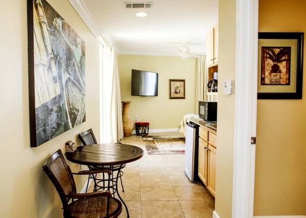 $900 / 663ft2 - $900 / 663ft2 - Frente Directo a la Playa - Splash Studio, Despierta con Vista al Golfo (Front Beach Rd)63812986369793122