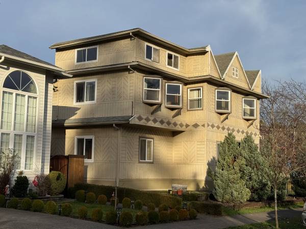 $800 / 7br - 125ft2 - $800 / 7br - 120ft2 - Heart of Woodstock private half bathroom (Woodstock)63831535529091120