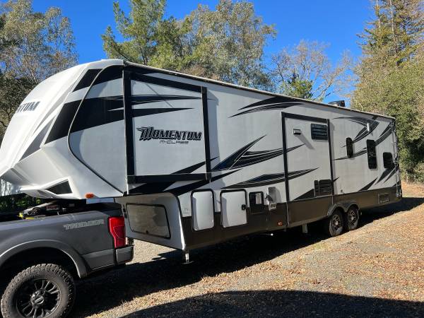 2017 Grand Design Momentum 350M Fifth Wheel - $59,000 (healdsburg / windsor)63471438093057124
