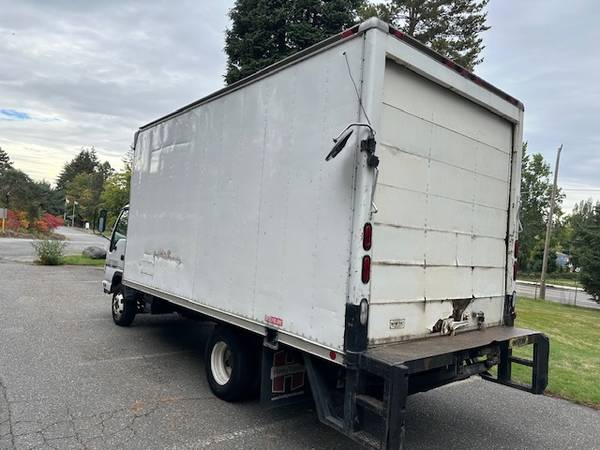 Camión cerrado GMC ISUZU 2007 - $14,900 (Shoreline)63654706226945122
