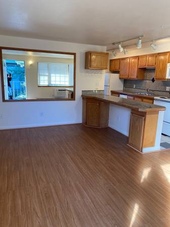 Pet-friendly 1 BD in SoBo for PRE-LEASE on the TOP FLOOR (640-306) 1