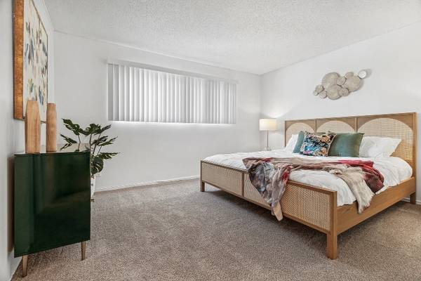 $3,640 / 3br - 1500ft2 - Encimeras de Corian, Lavadora/Secadora en Unidad, Amplios Armarios, Cochera, Gimnasio (Thousand Oaks)63800253907457123