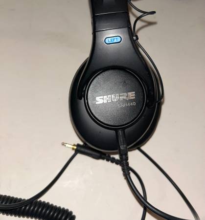 Shure SRH440 Professional Over Ear Black Studio Reference Monitoring Headphones - $40 (San Jose)63471478916865122