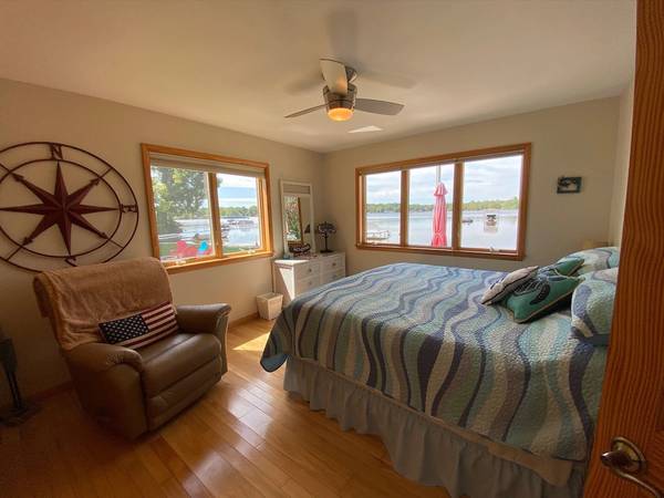 $1 / 3br - Lake Front Blue Turtle Cottage on Patterson Chain (Pinckney, MI)64037724640130122